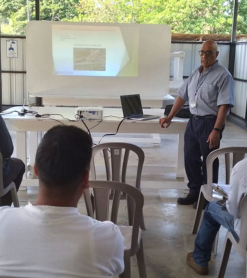 Capacitación a personal de fincas